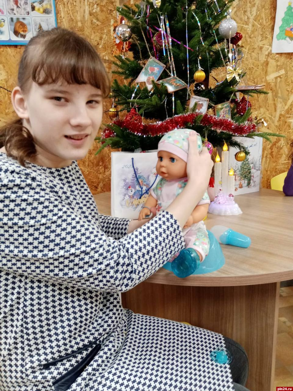 Михаил Ведерников исполнил новогодние желания детей из соцучреждений