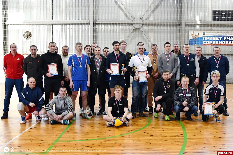 Рождественский турнир по волейболу среди мужских команд прошёл в Псковском районе