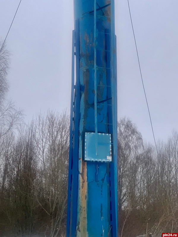 Водонапорная башня деформировалась из-за морозов в невельской деревне. ФОТО
