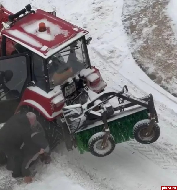 Полиция ищет свидетелей избиения водителя снегоуборщика под Псковом
