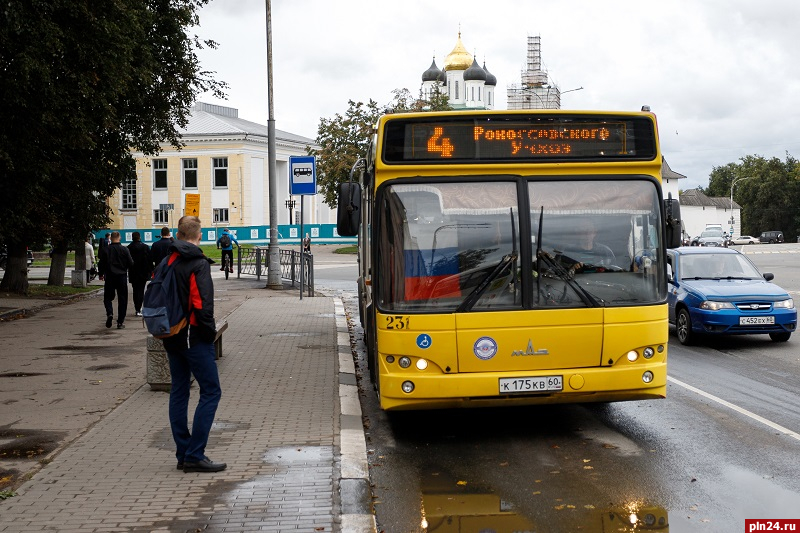 Автобусы маршрута №4 в Пскове не будут заезжать в аэропорт 23 января
