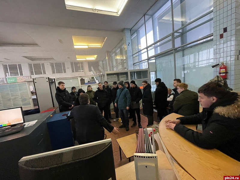 «Студенческий десант» побывал в Псковском линейном отделе МВД России на транспорте