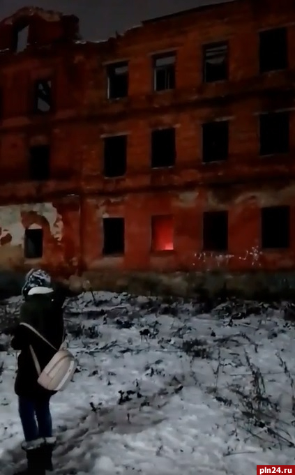 Пожарные ликвидировали возгорание в доме Седельщикова в Пскове