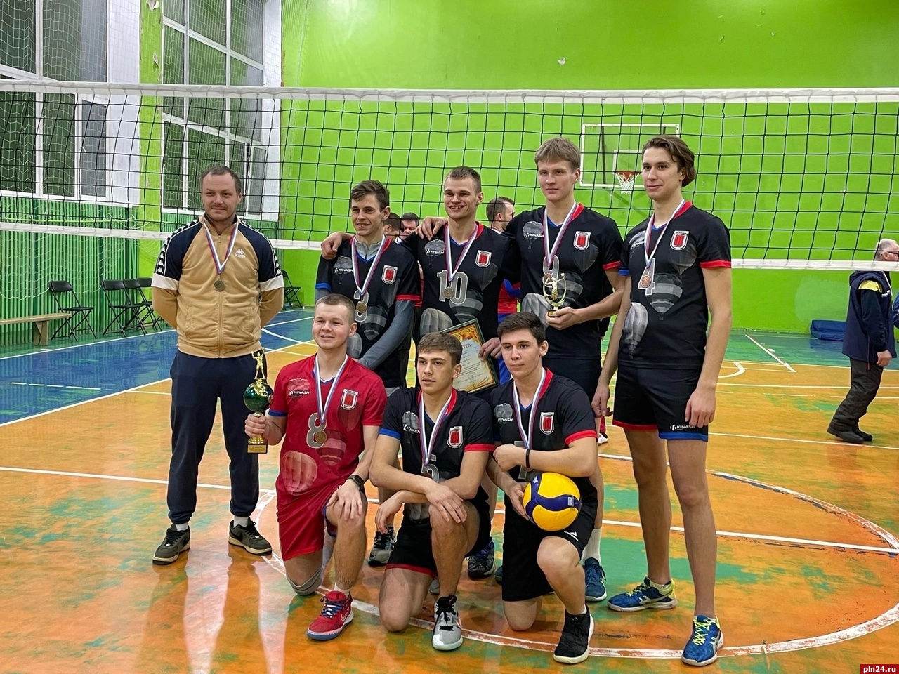 Великолукская волейбольная команда завоевала «бронзу» на открытом турнире
