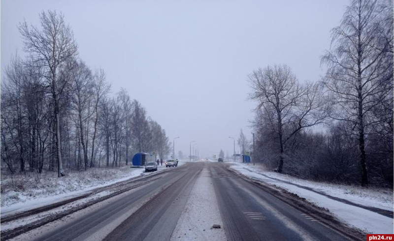 Псковских водителей призвали быть аккуратными на дорогах