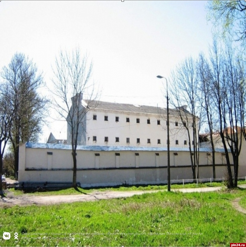 Фасады «Тюремного замка» отремонтировали в центре Пскова