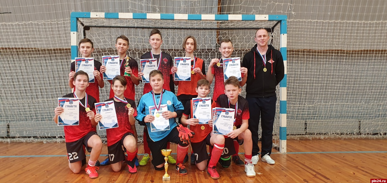 Цикл соревнований по мини-футболу среди школьников продолжается в Псковской области