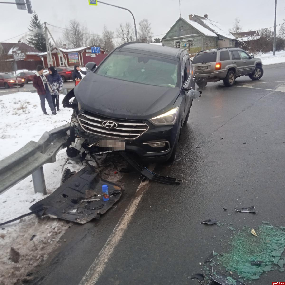 В ДТП с перевернувшимся автомобилем в Пскове никто не пострадал. ФОТО