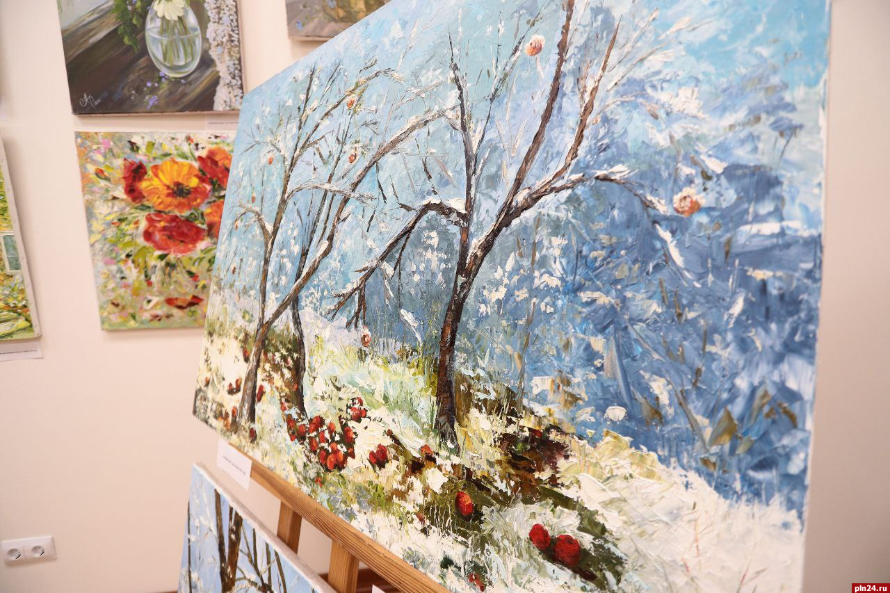 Выставка живописи «Как прекрасен этот мир» открылась в Пскове. ФОТО