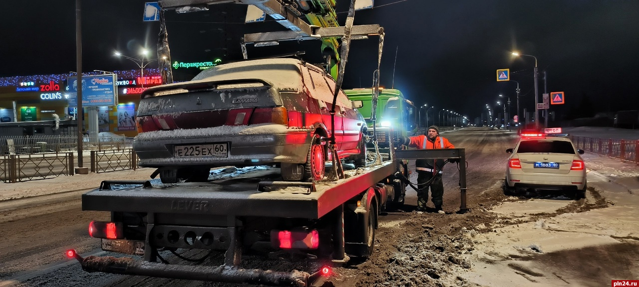 «СитиИнвестГрупп»: Эвакуатор вывез 15 автомобилей нарушителей парковки в Пскове в январе