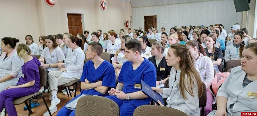Встречи с работодателями провели для студентов-медиков в Великих Луках
