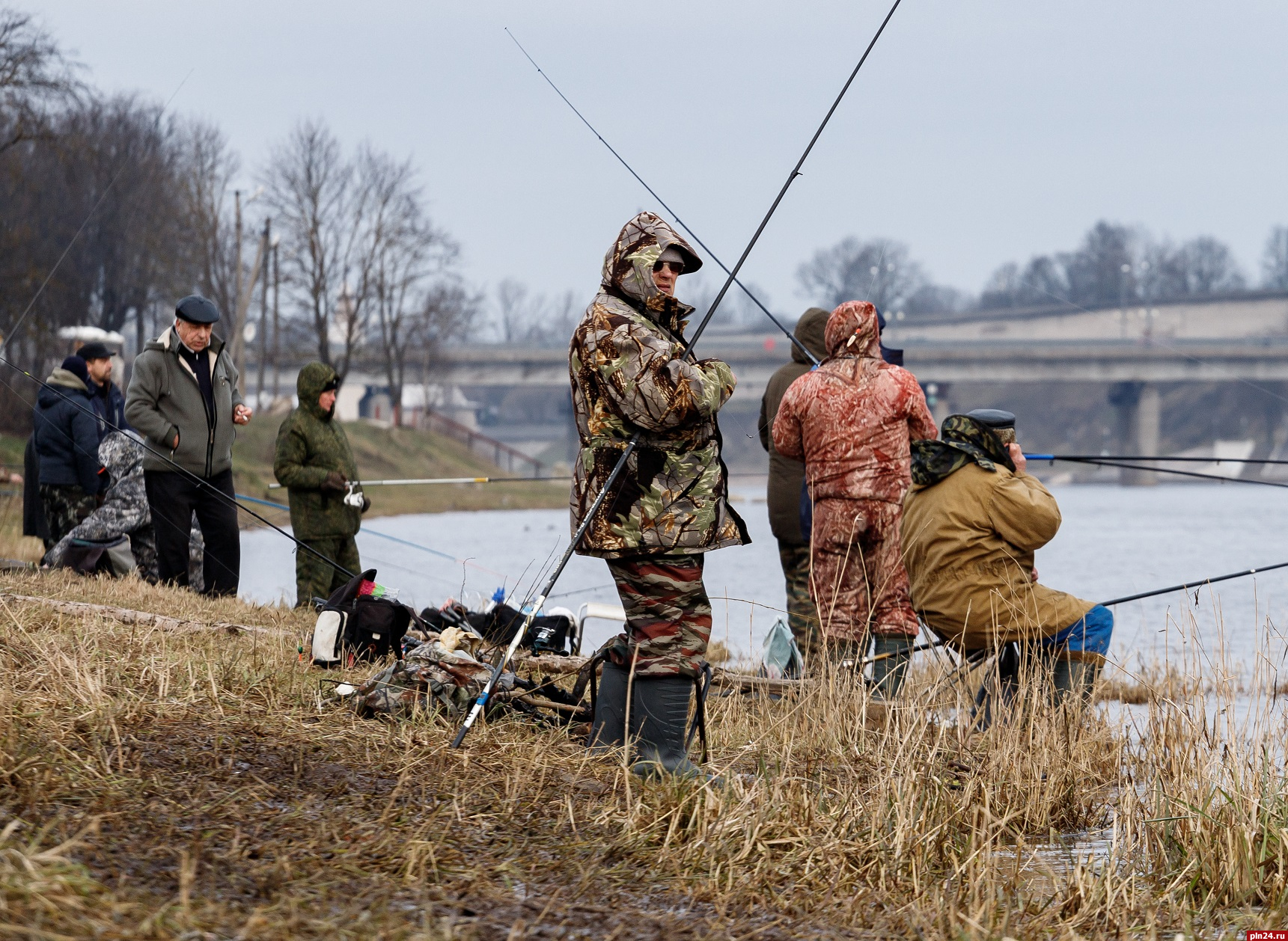 ВЦИОМ: Лишь 2% женщин увлекаются зимней рыбалкой
