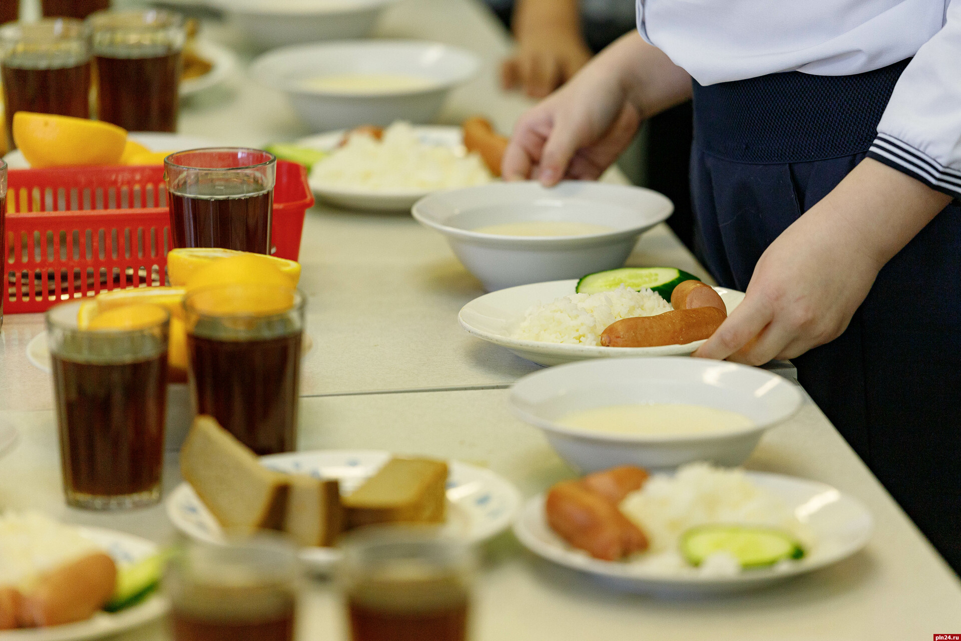 Просроченные продукты использовали для питания детей в учреждениях Псковской области