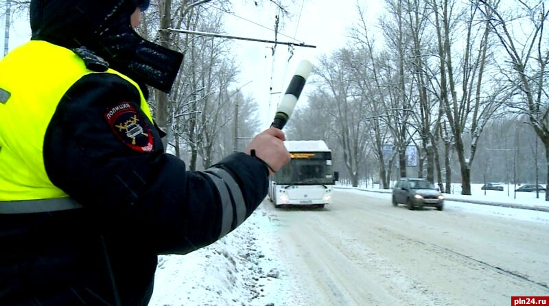Массовую проверку водителей проведут в Псковской области 11 февраля