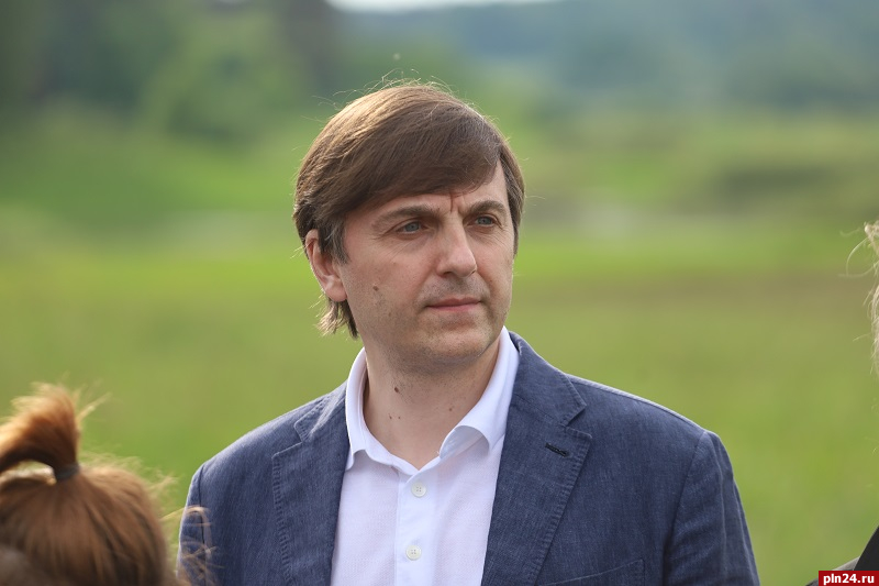 Министр просвещения Сергей Кравцов посетил Псковскую область с рабочим визитом