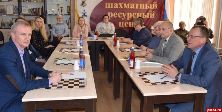 Лучших учителей шахмат наградили в Псковской области