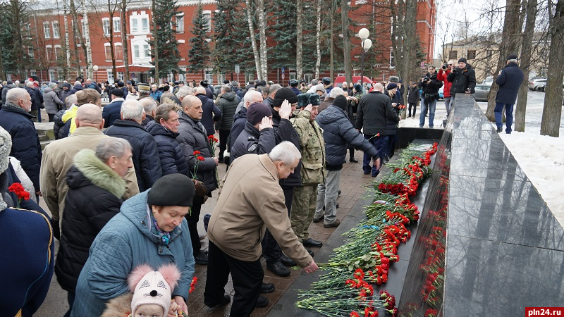 Псковские росгвардейцы почтили память погибших участников боевых действий в Афганистане