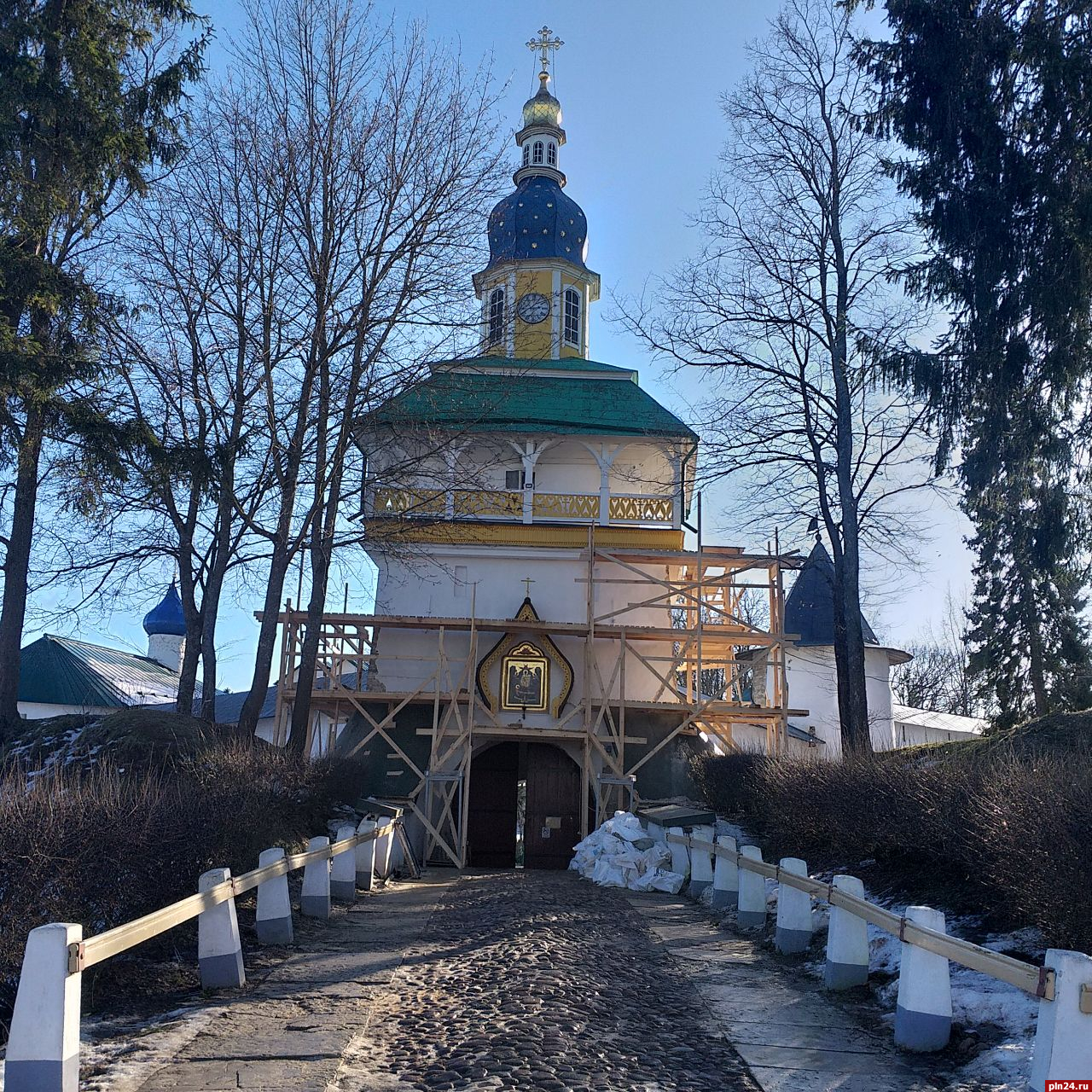 Петровскую башню начинают реставрировать в Псково-Печерском монастыре