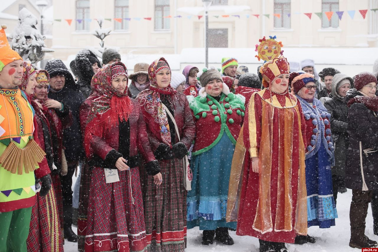 Более половины россиян празднуют Масленицу – ВЦИОМ