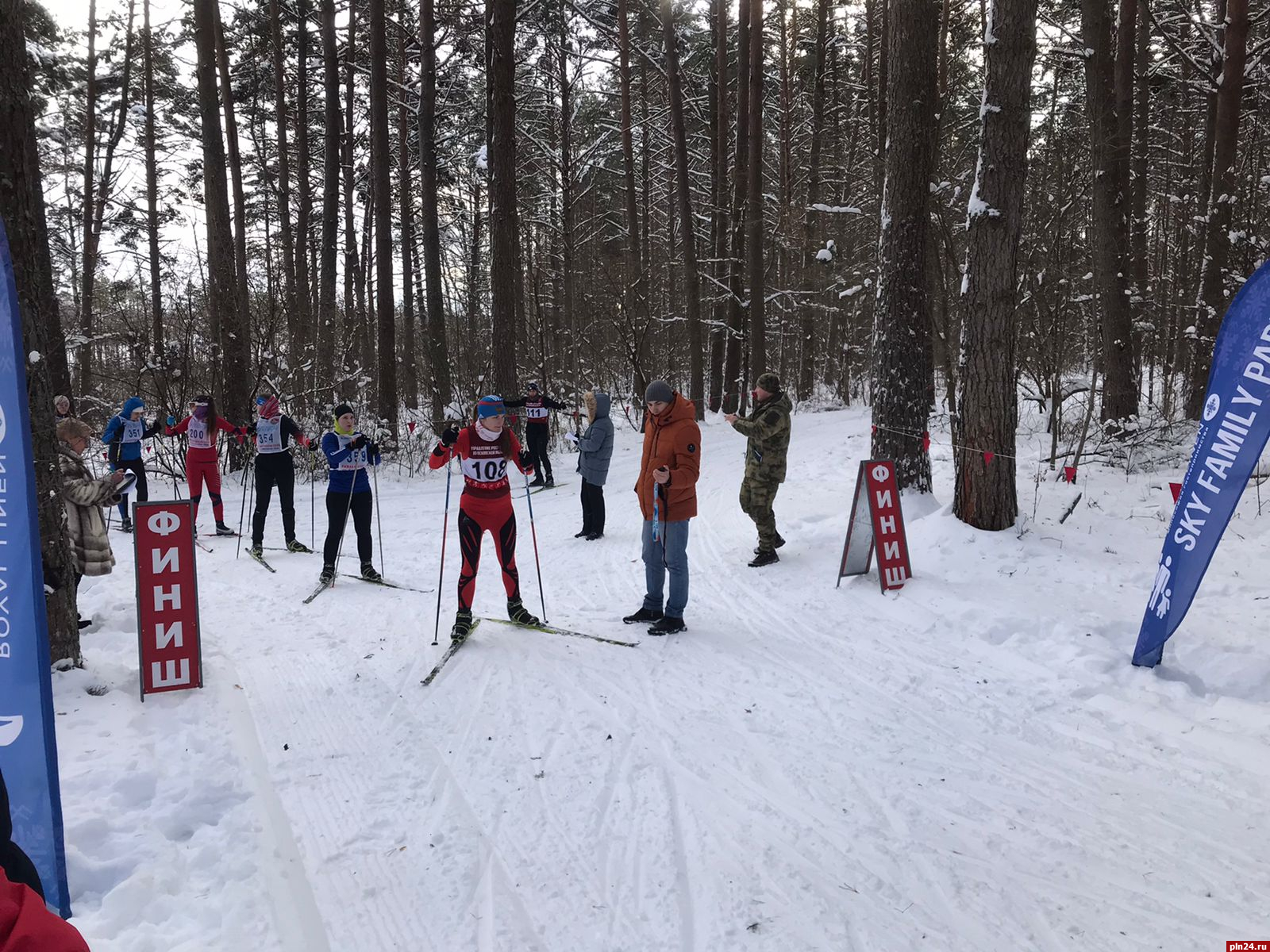 Псковские росгвардейцы заняли второе место на лыжных гонках