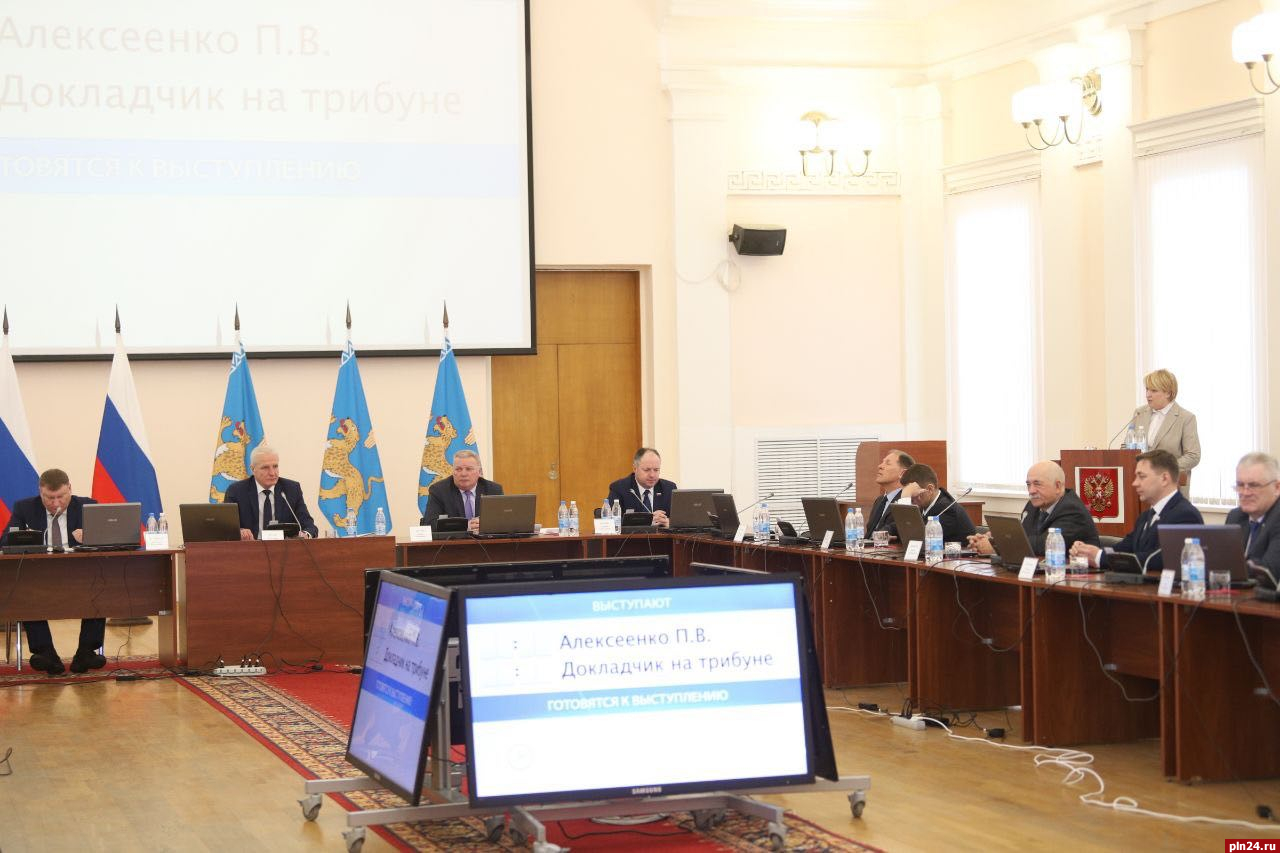 Региональный парламент поддержал преобразование восьми районов в Псковской области в муниципальные округа