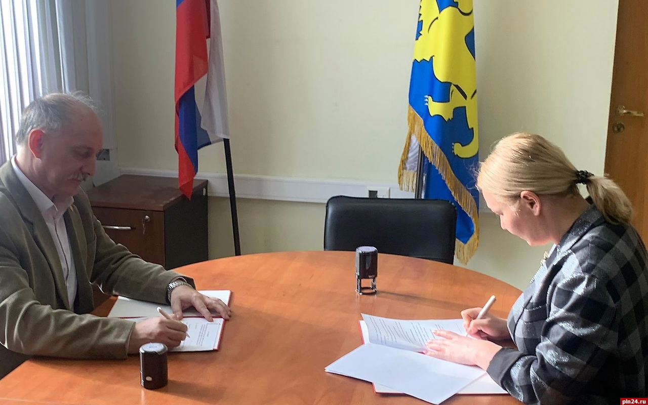 Псковский омбудсмен подписал соглашение о сотрудничестве с Росреестром