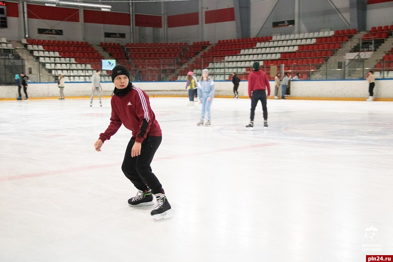 Бесплатное массовое катание на коньках для молодёжи организуют в Пскове