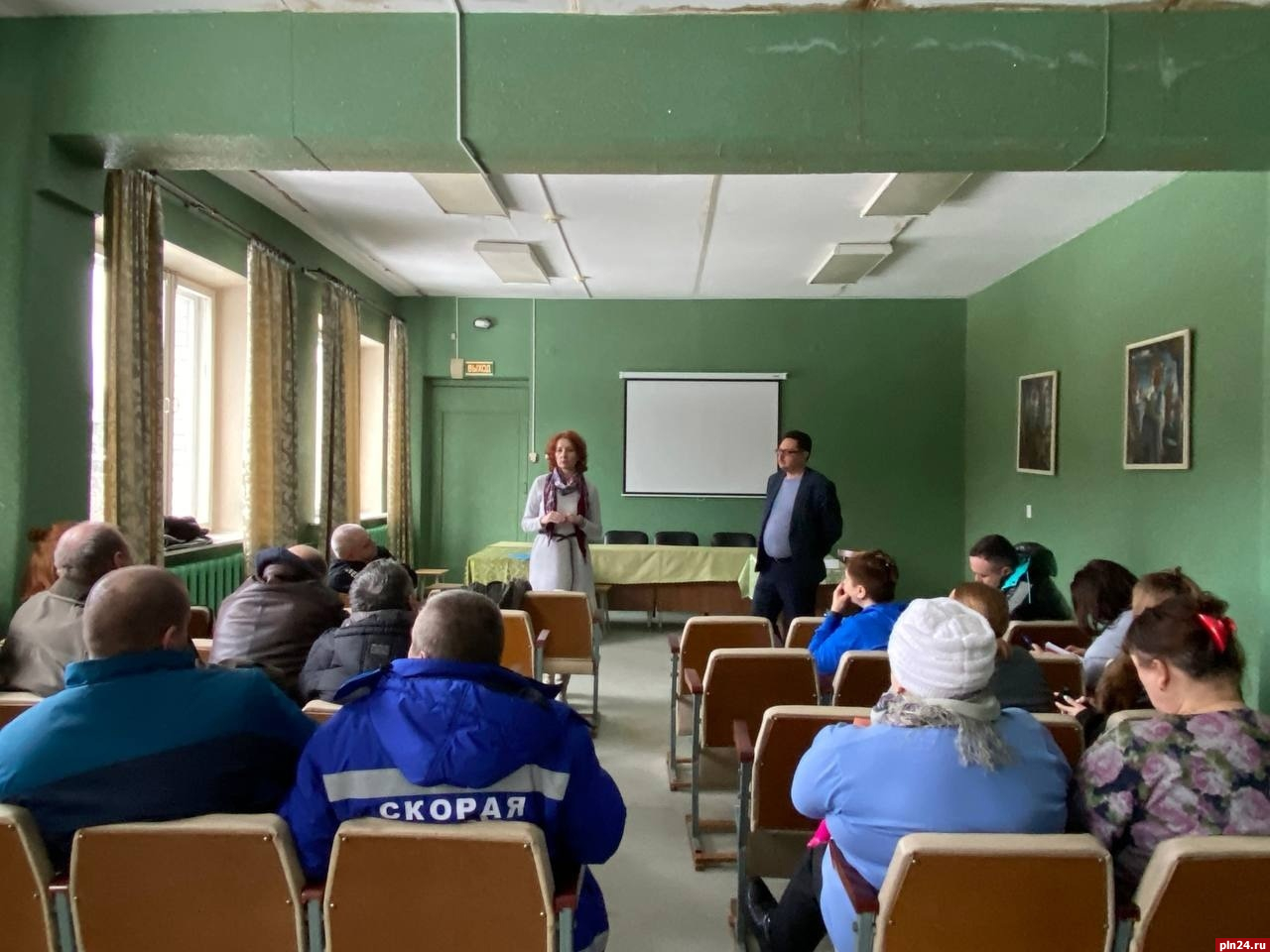 Ряд постов скорой помощи в Псковской области посетила глава отраслевого профсоюза