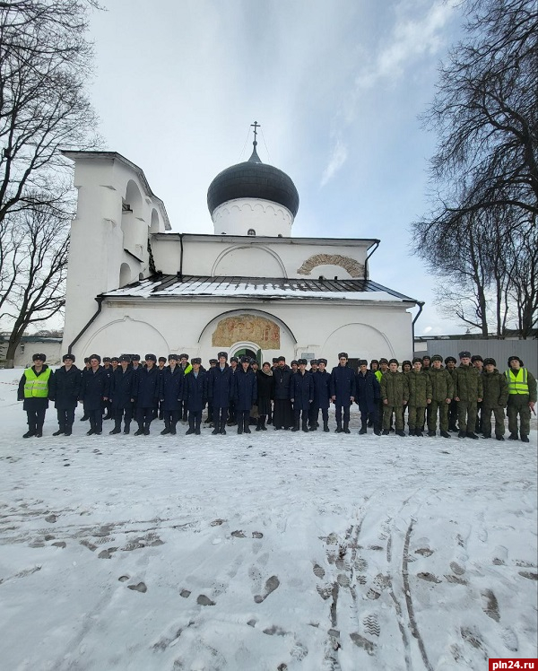 Солдаты-срочники посетили Мирожский монастырь в Пскове