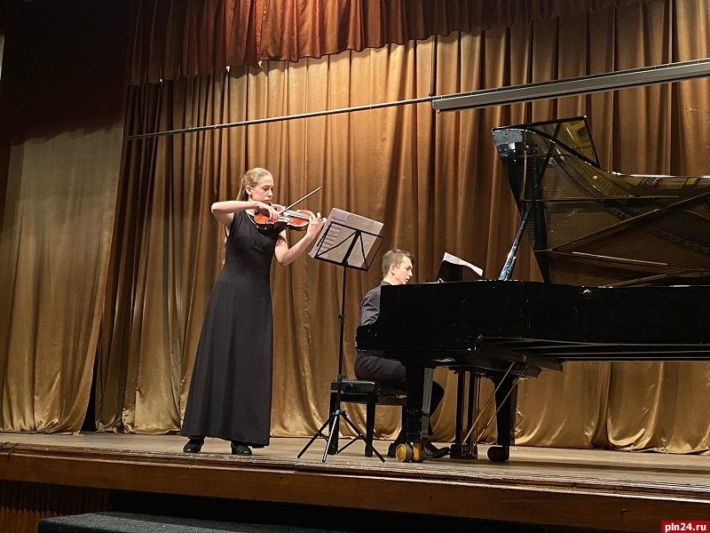 Концерт «Ступень к Парнасу» состоялся в Псковском колледже искусств
