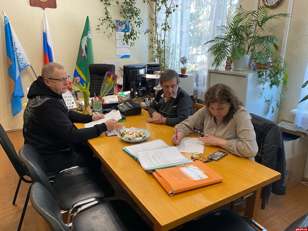 Единоросс подал документы на регистрацию кандидатом на выборы главы Пустошкинского района