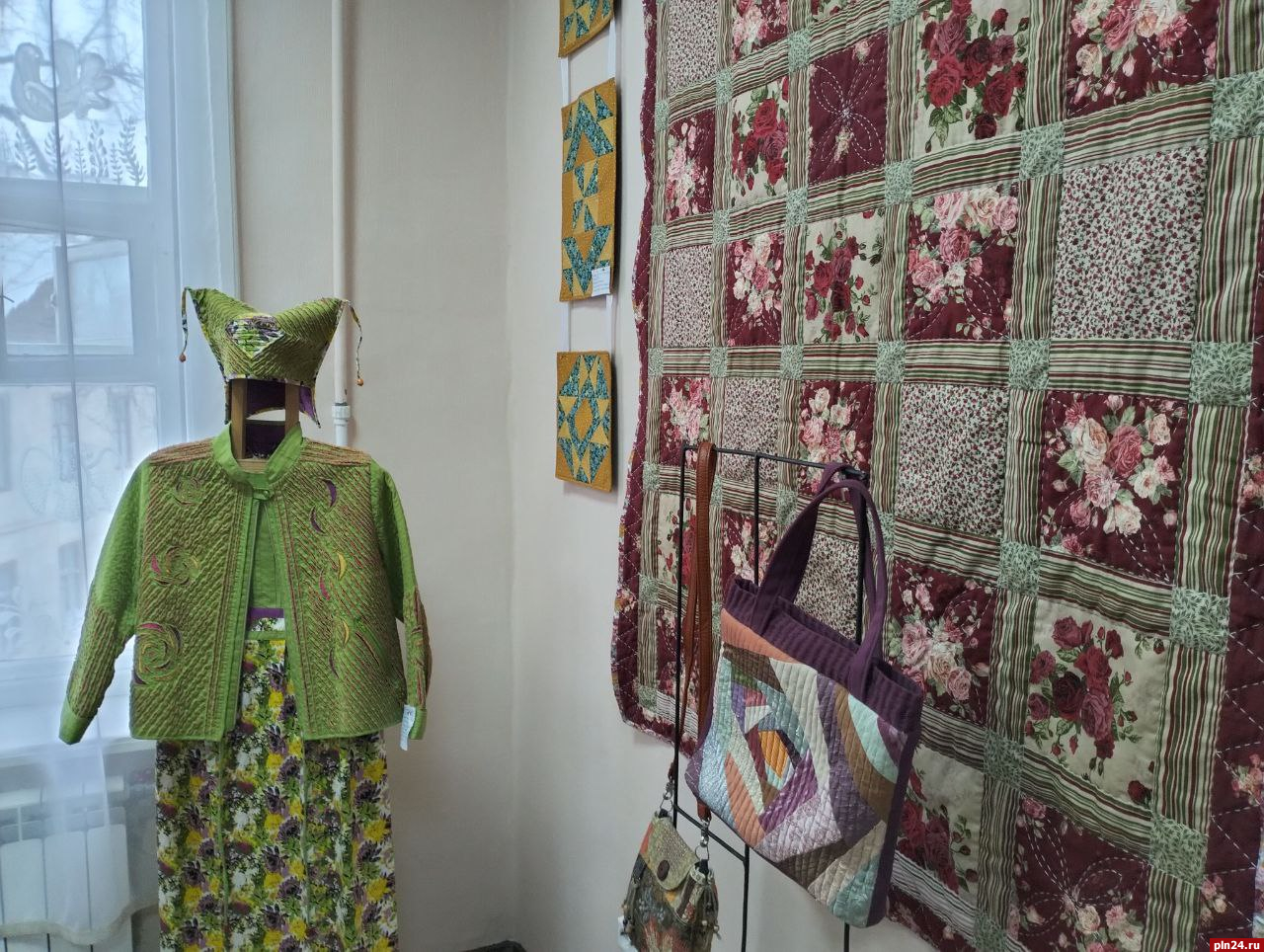 Выставка «Лоскутная история Валентины Гринкевич» открылась в Пскове