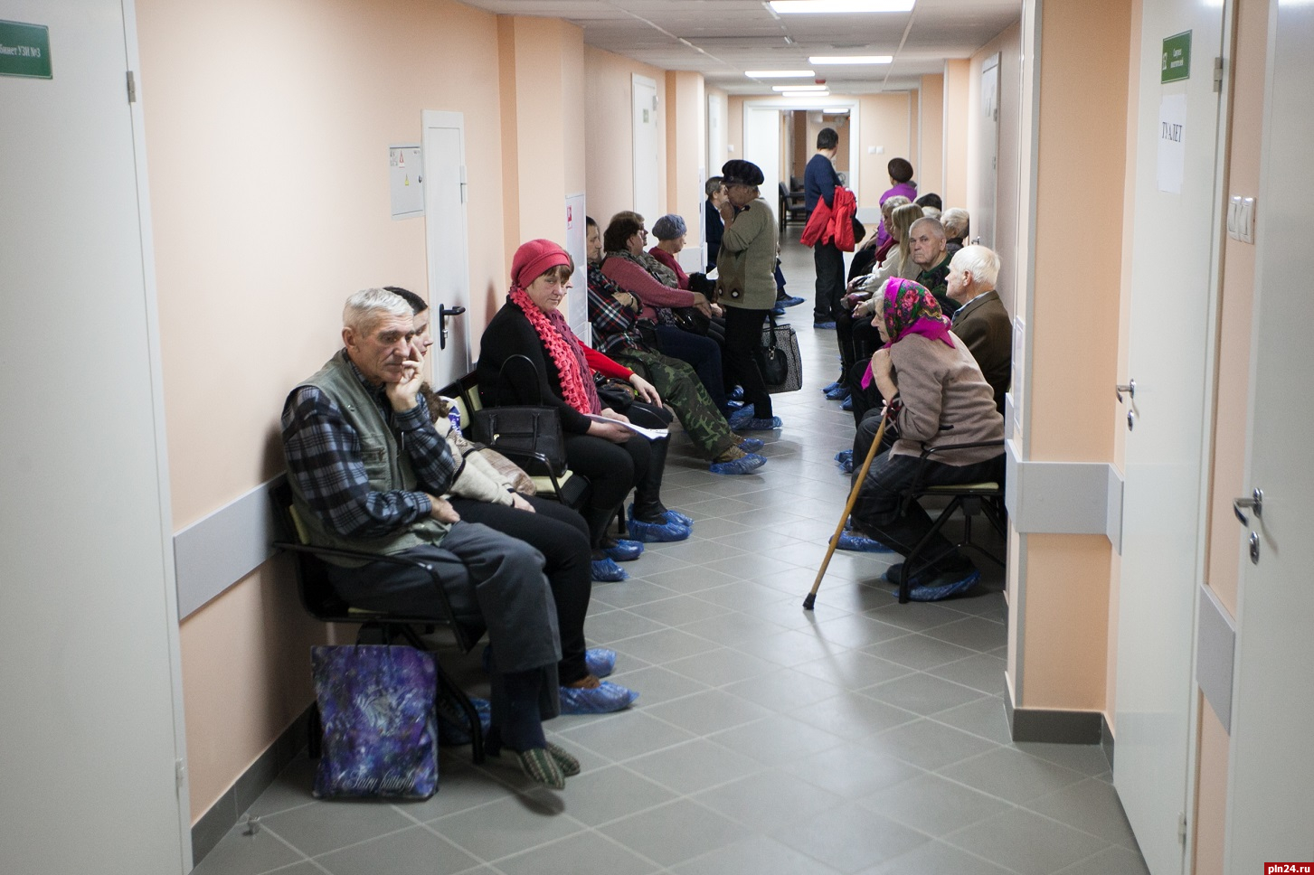 Третий этаж поликлиники на улице Кузбасской Дивизии в Пскове планируют капитально отремонтировать
