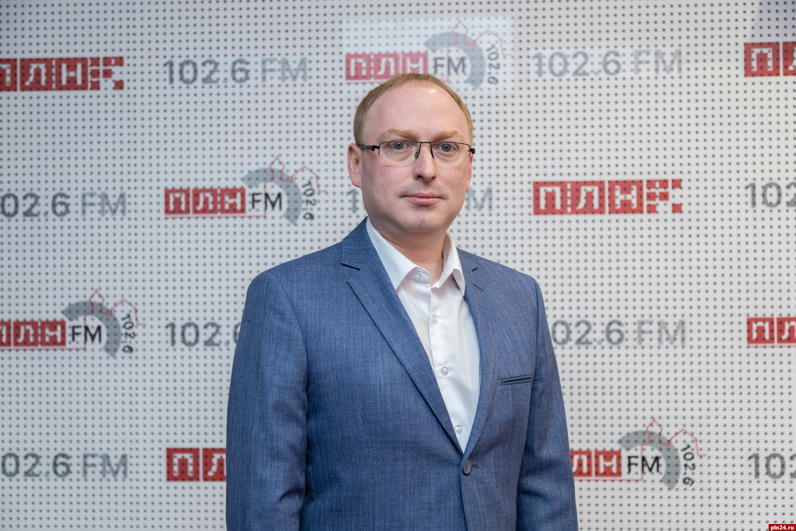 Антон Минаков планирует составить депутатский запрос для проверки качества построенных в Псковской области дорог