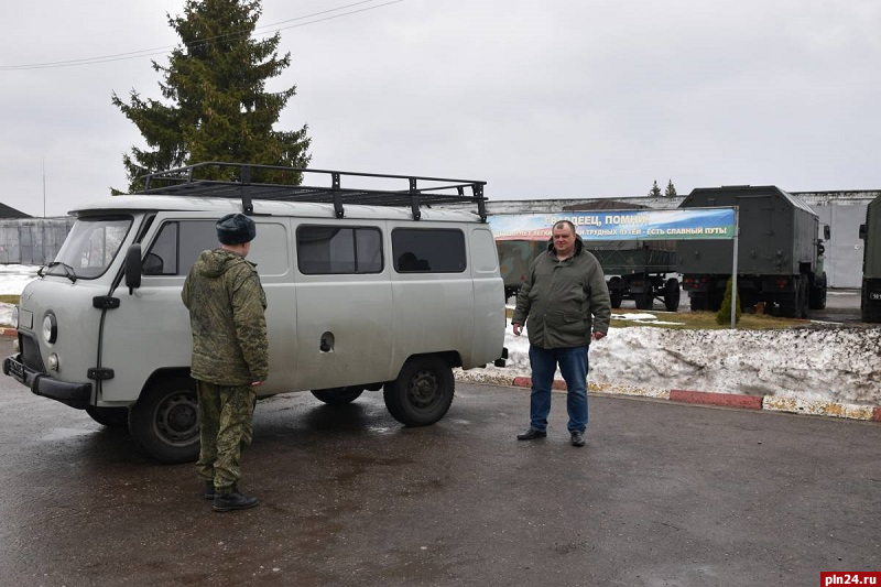 Новый автомобиль УАЗ передали псковским десантникам