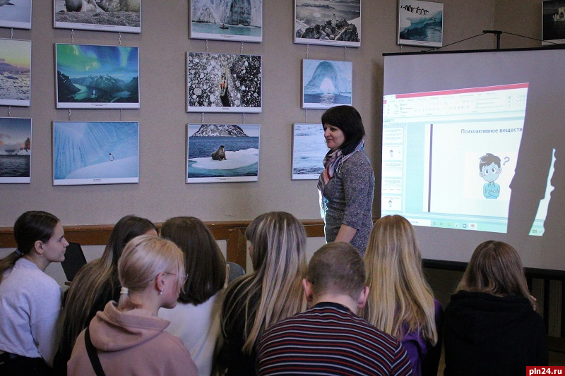 Коллективы областного колледжа искусств выступили в Новоржеве в рамках проекта «Культурные выходные»