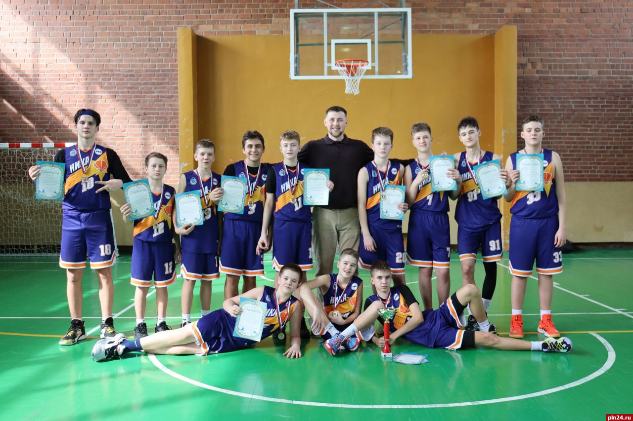 Команда города Пскова по баскетболу стала победителем областной спартакиады