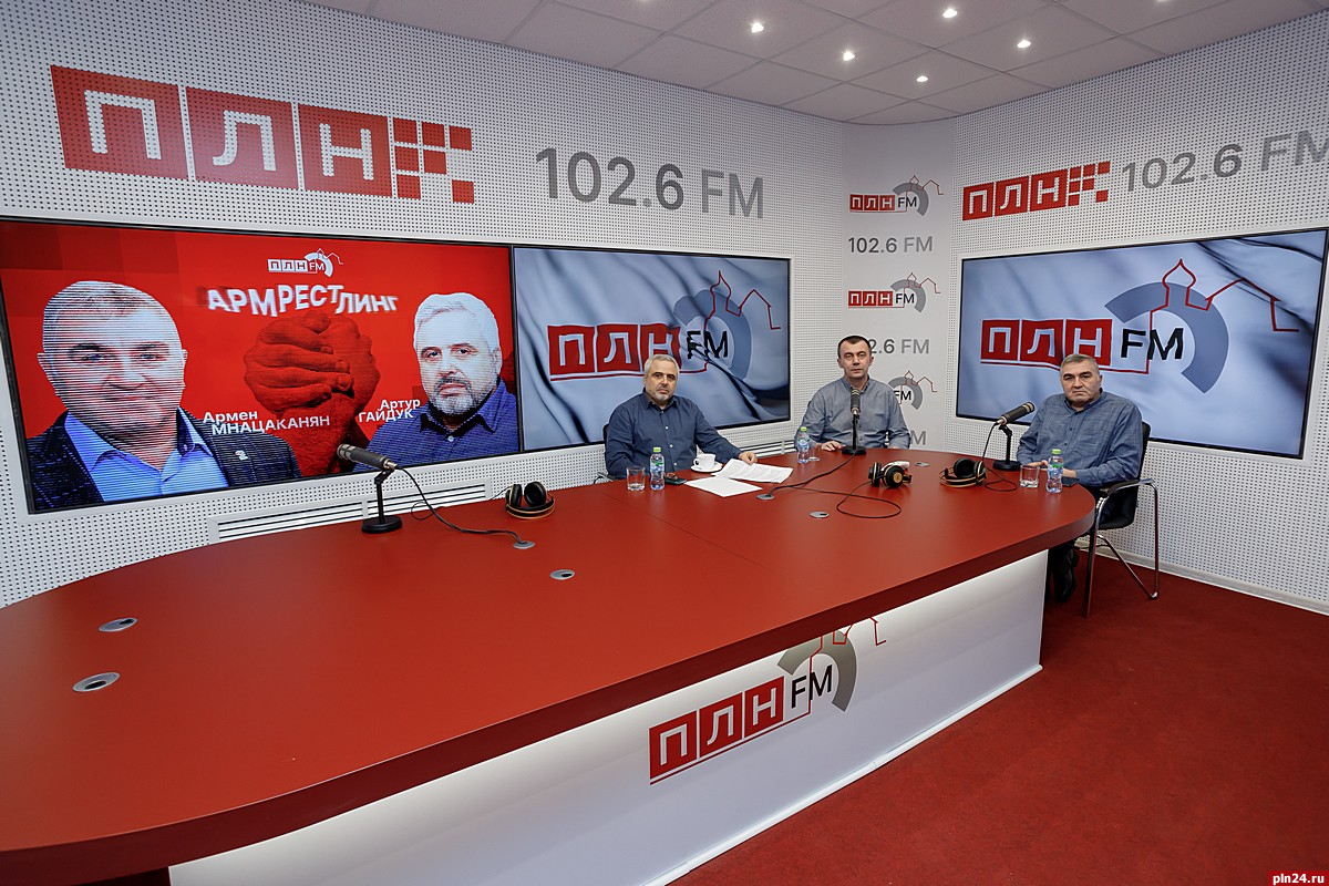 Кому и что должна оппозиция, обсудили участники «Армрестлинга» на «ПЛН FM»