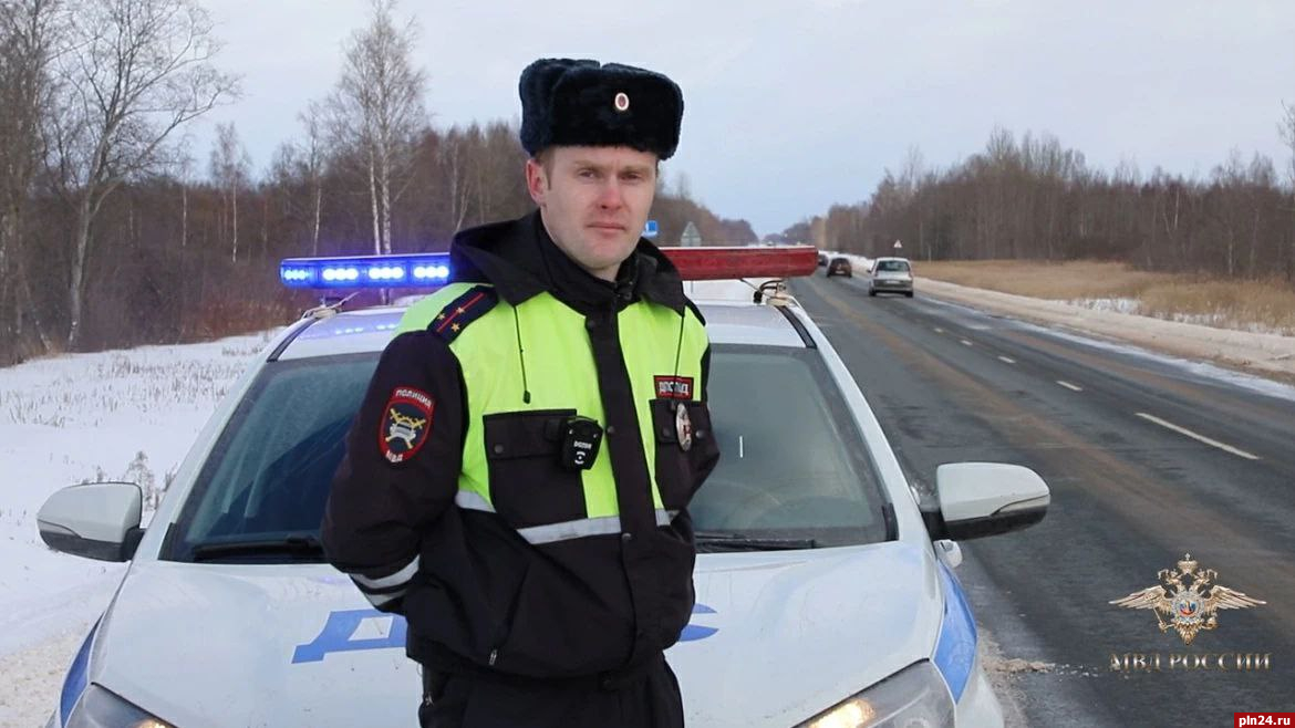 Полицейский принял роды в автомобиле на дороге Псков - Новый Изборск