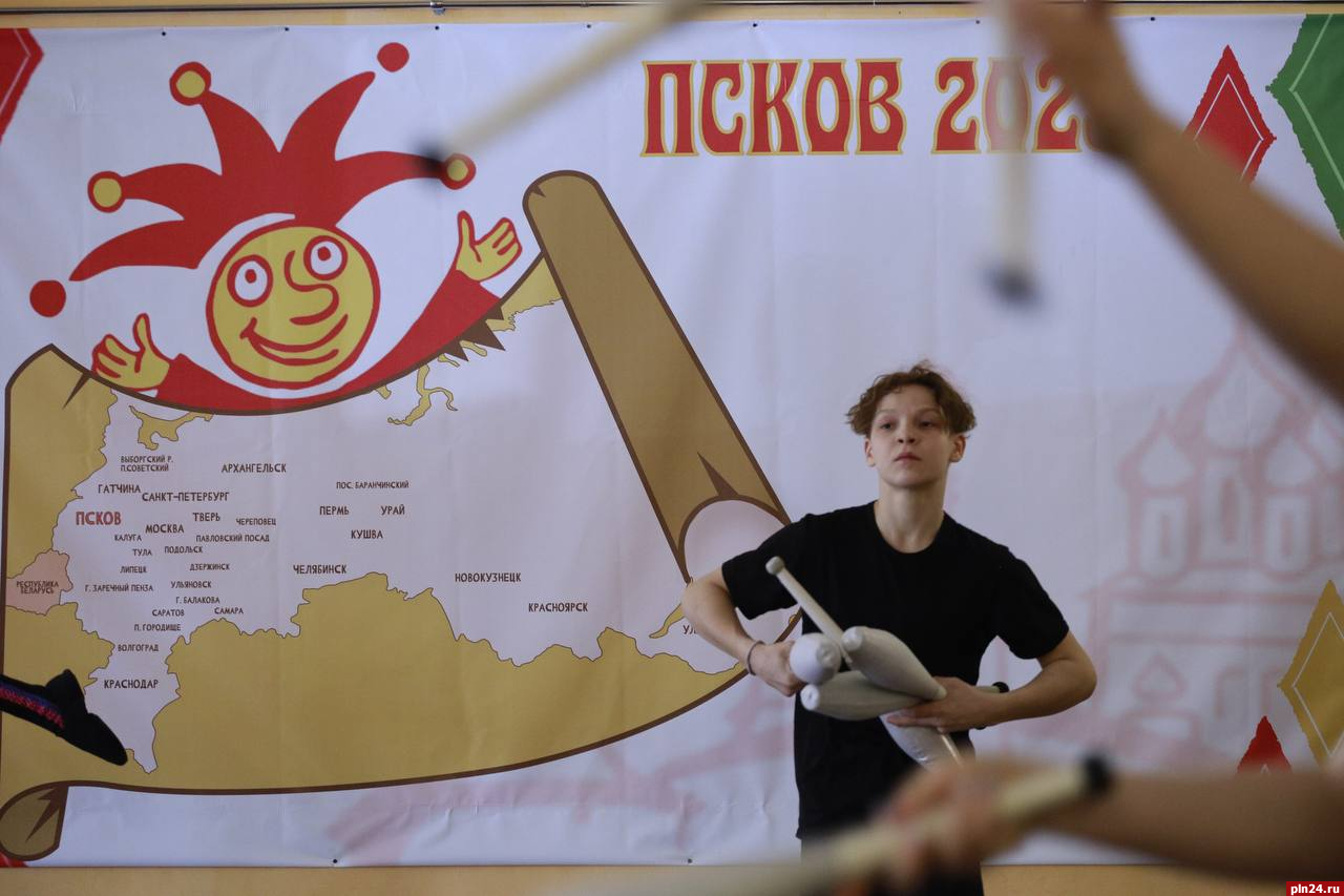 Международный фестиваль-конкурс циркового искусства открылся в Пскове. ФОТО