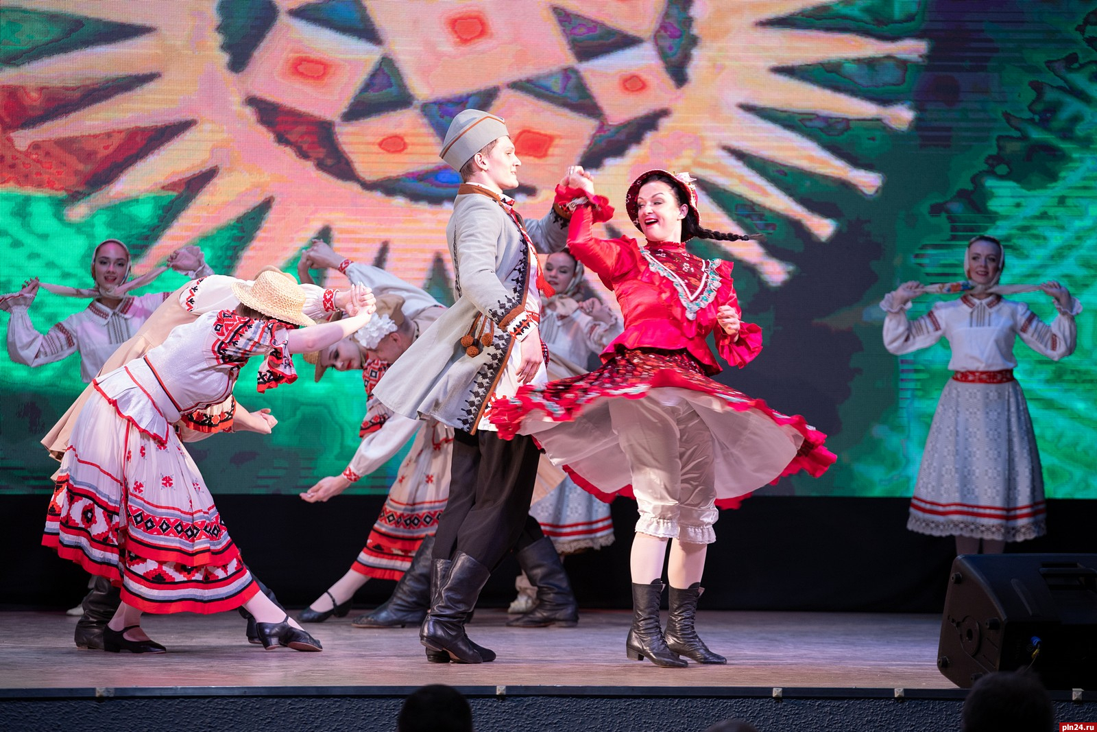 В Пскове состоялся концерт, посвященный Дню единения народов России и Беларуси. ФОТО