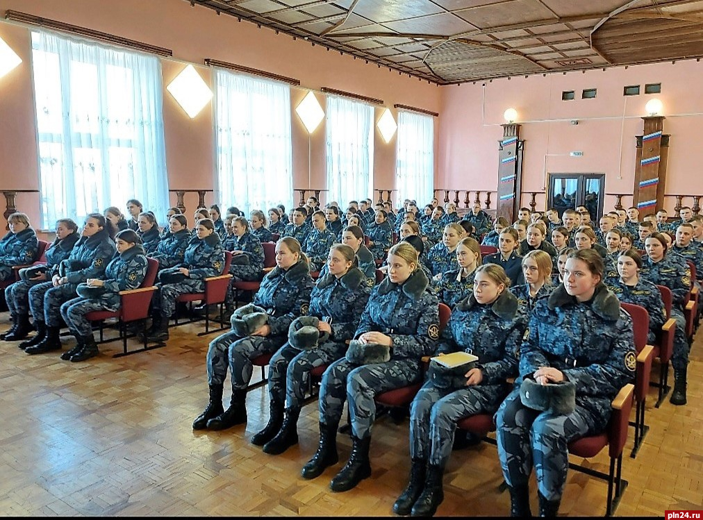 Мирно решать конфликты на дороге призвали курсантов псковского университета ФСИН