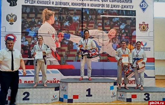 Мать четырех детей из Пскова стала призером на соревнованиях по джиу-джитсу в Рязани