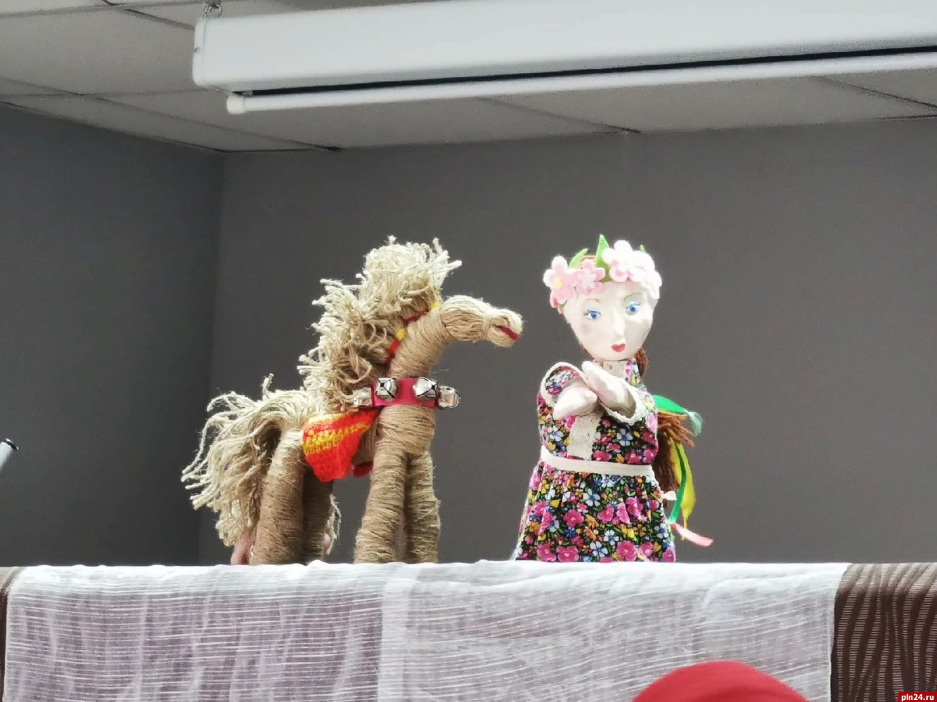 Кукольный спектакль «Поклонилась Весна Кузнецу» покажут в Пскове