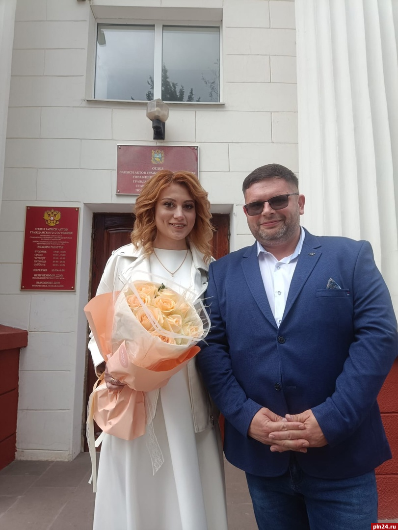 Экс-пресс-секретарь и экс-лидер псковских отделений ЕР и ЛДПР стали супругами