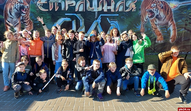 Шоу братьев Запашных и Музей железных дорог России посетили псковские школьники