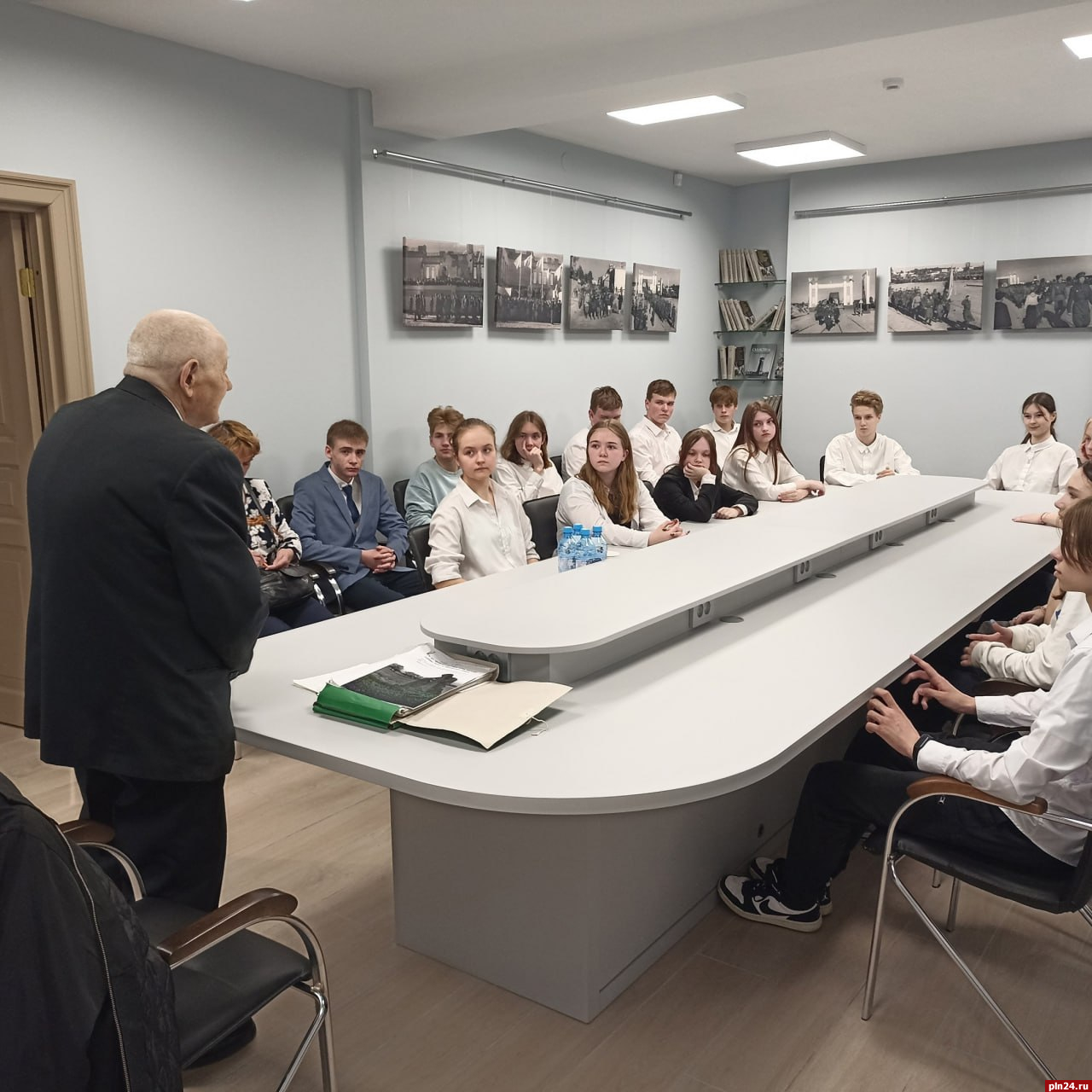 Кинолекторий для школьников состоялся в Музее истории оккупации Псковской области