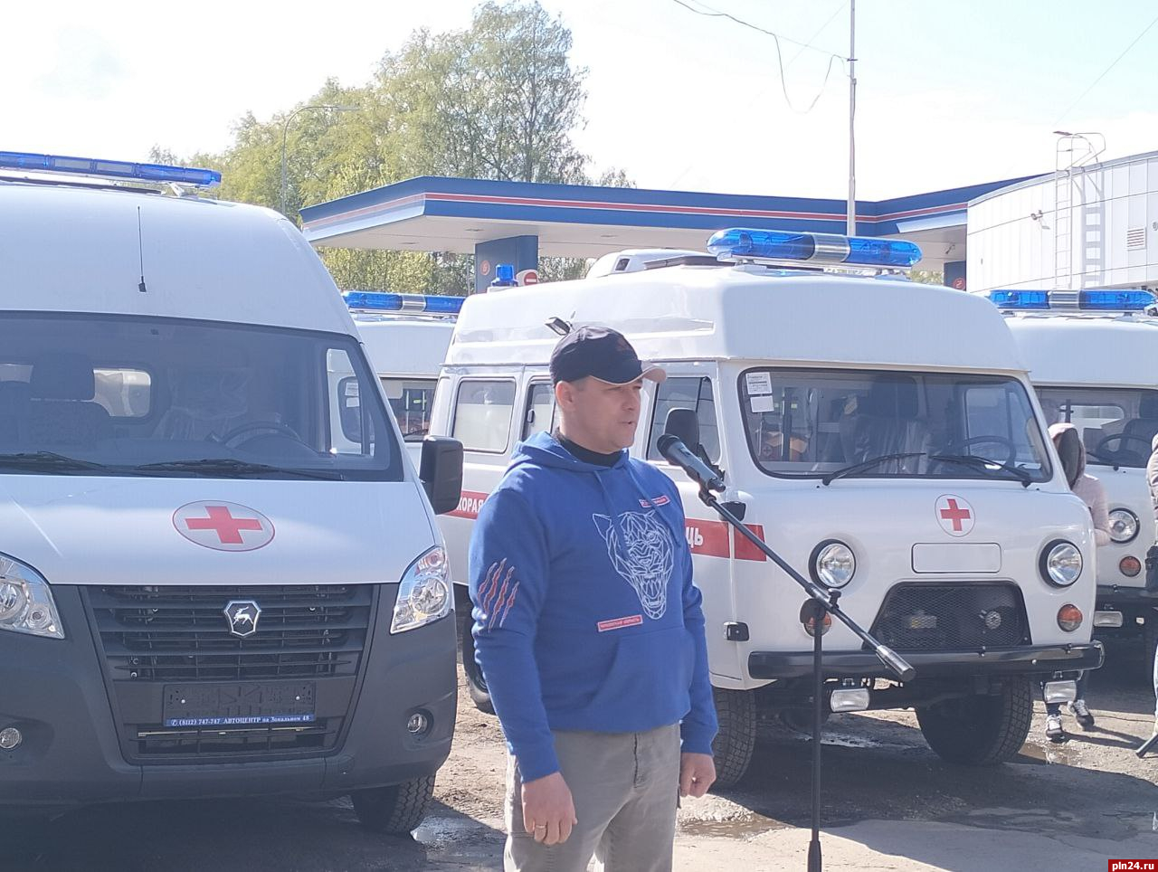 Девять новых автомобилей скорой медпомощи получили больницы Псковской области
