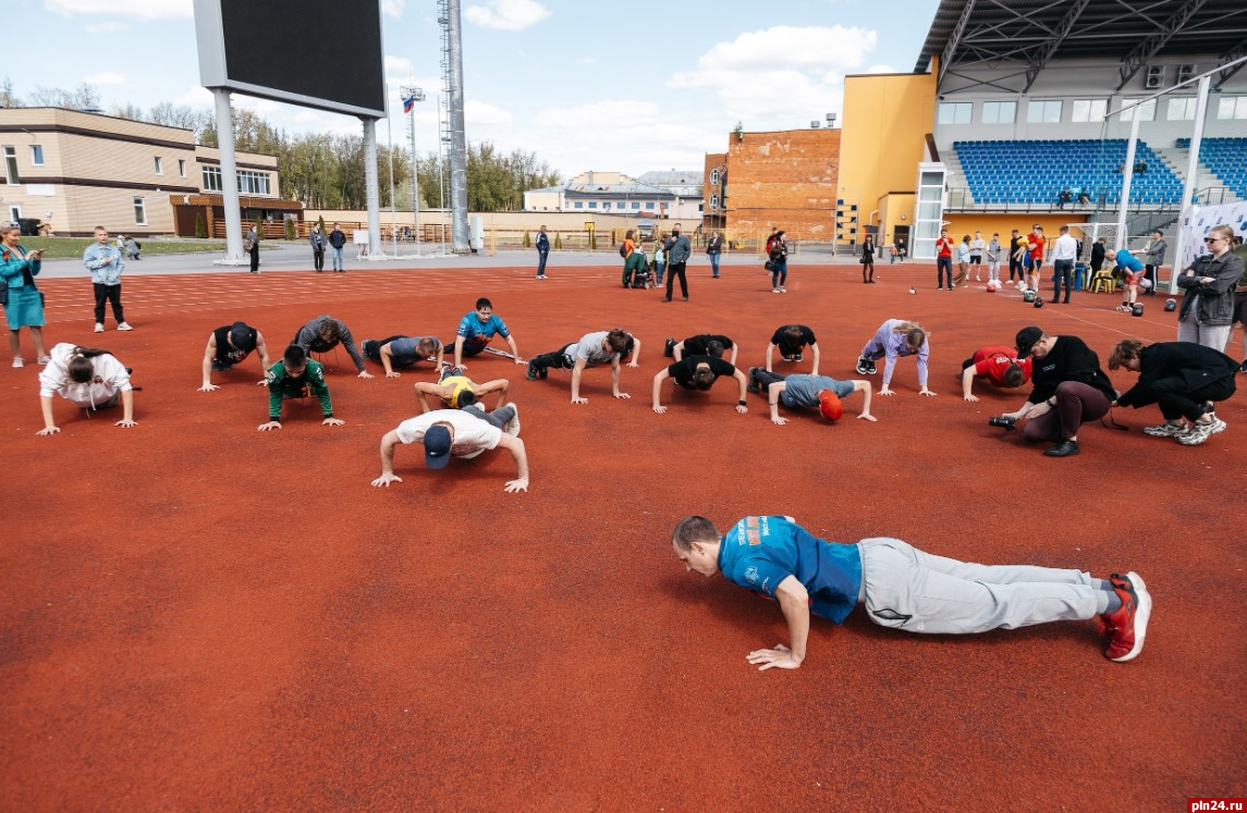 «Рекорд Победы» установили спортсмены в Пскове