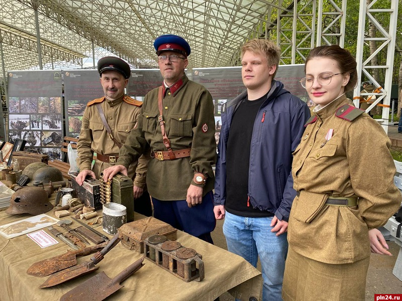 Найденные поисковиками в Псковской области военные реликвии представили в Музее Победы